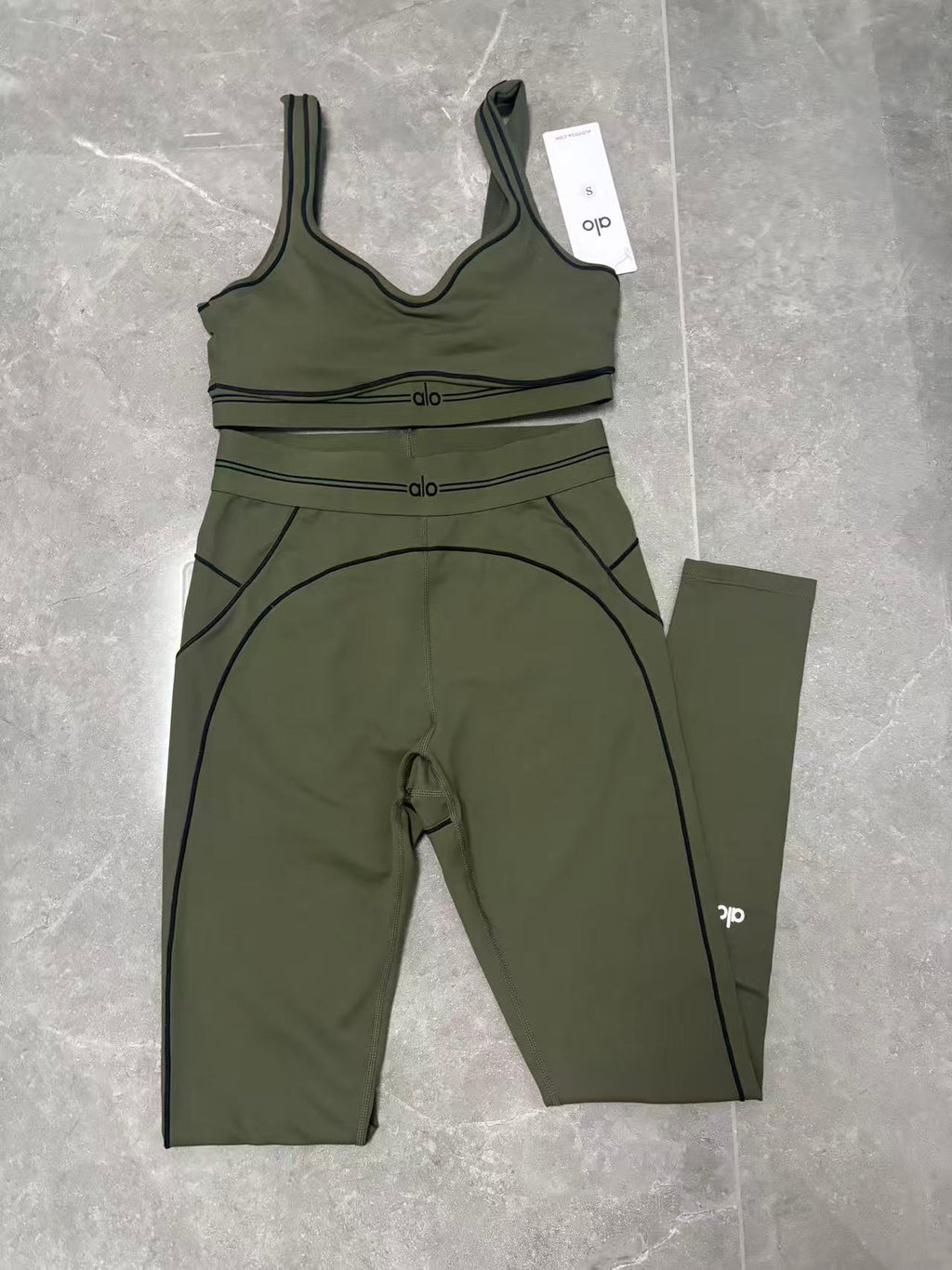 ALO Sports Bra And Leggings Sets